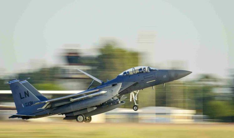 ” ضغوط إسرائيلية لعرقلة صفقة مقاتلات أميركية لقطر “