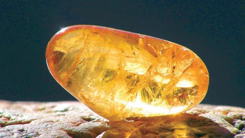 يمنيان يعثران على كنز قيمته نصف مليون ريـال سعودي في البحر