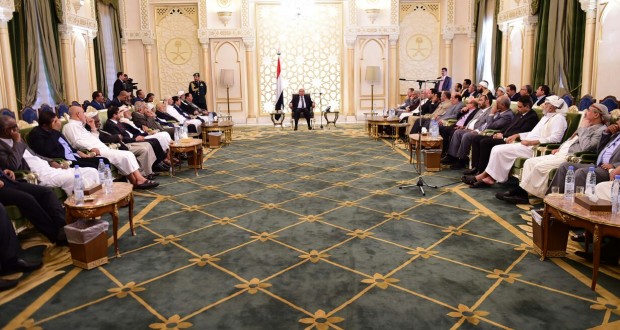 هادي يحشد كبار مستشاريه في الرياض ويفتح ملفات ملغومة