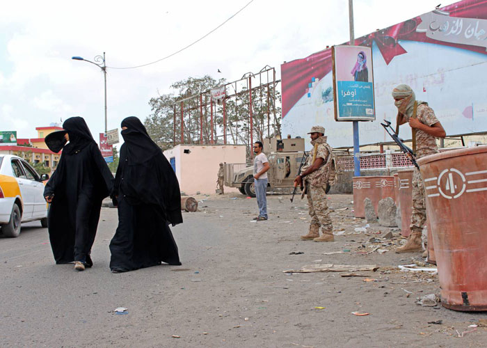 الحوثيون يصعدون عسكريا قبل محادثات السلام في الكويت