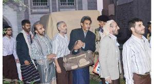 الحوثيون يطلقون 201 أسير.. غالبيتهم أصيبوا بالجنون جراء التعذيب