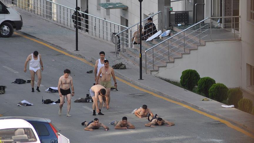 الأمن التركي يوقف 200 عسكري بمقر القيادة العامة للدرك