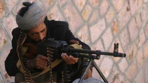 شاهد بالفيديو .. قناص حوثي يتراجع عن قنص جندي سعودي على الحدود لهذا السبب العجيب ..