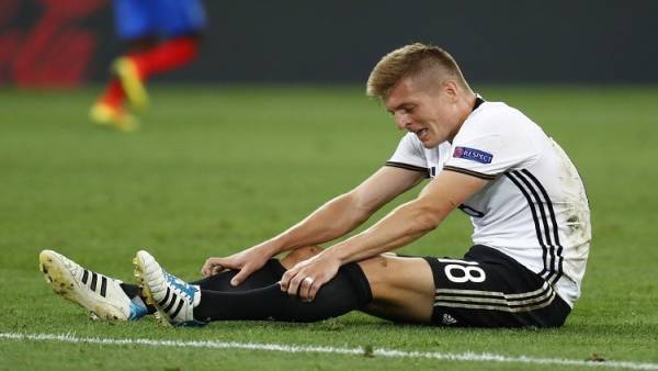 لاعب ريال مدريد “كروس” يعاني من كسر في قدمه ويغيب لأسابيع