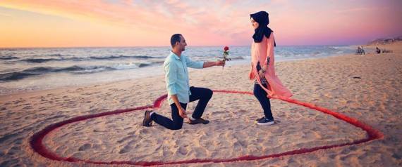 في غزة مكانٌ للحب أيضاً.. مصوِّر يوثِّق الجمال وسط الحصار بكاميرته