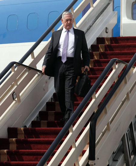 توجه إقليمي ودولي نحو استثمار الوضع الميداني لفرض سلام عادل باليمن