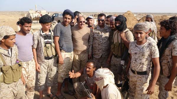 لماذا انفجر عشرات الجنود بالبكاء أمام الفريق علي محسن الاحمر في ميدي