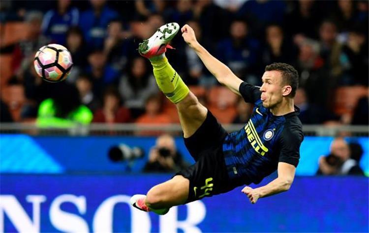 … إنتر ميلان يدرس فكرة جديدة لحماية بيريسيتش من مانشستر يونايتد