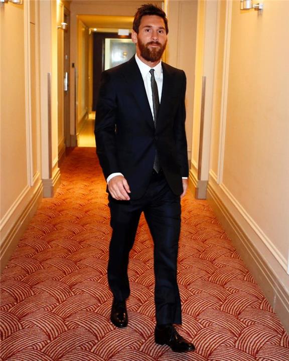 المدير الرياضي لمانشستر سيتي يعلق على مفاوضات ميسي