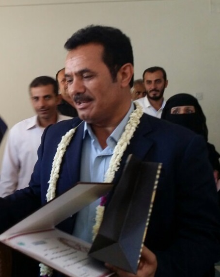 الحوثيون يطاردون القيادي التربوي “خالد الاشبط” ويقررون ايقافه عن العمل وإحالته للتحقيق