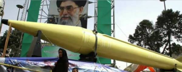 ايران تنتهك سيادة العراق وتهدد المنطق بنقل صواريخ بالستية اليها