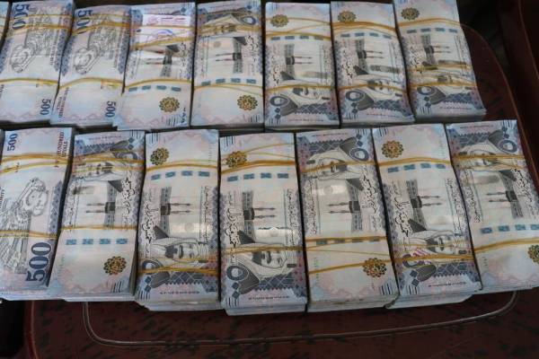 الريال اليمني يستقر نسبياً مقابل الدولار والسعودي (اسعار الصرف في صنعاء وعدن اليوم الخميس 8 نوفمبر 2018)