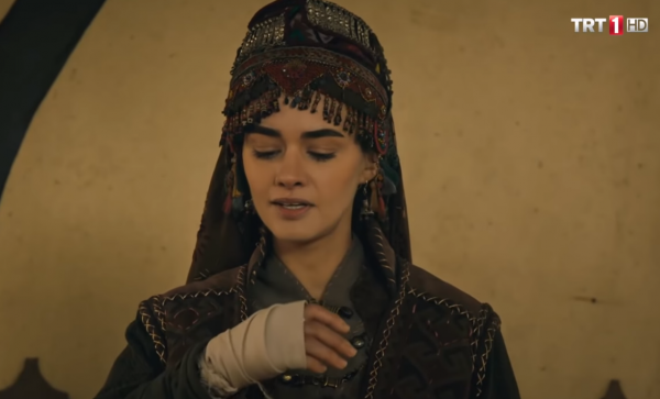 حقيقة إصابة الممثلة التركية المشهورة “هاندا سورال” في مسلسل “قيامة ارطغرل”