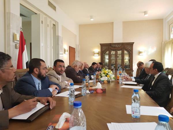 قيادات الاحزاب اليمنية تؤكد خطر المليشيات الحوثية طالما بقي السلاح بيديها