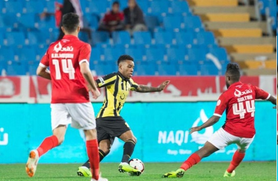 الاتحاد يتعادل بصعوبة مع مضيفه الرائد في الدوري السعودي