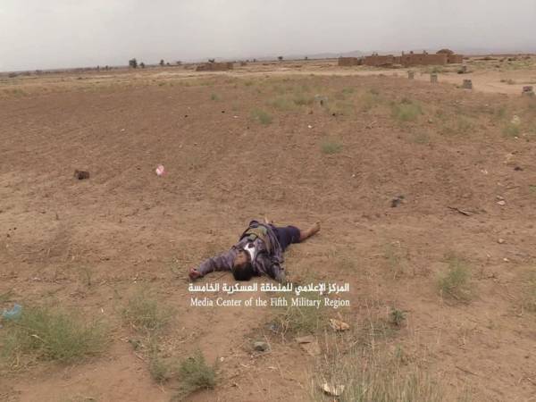 حجة: مصرع مشرف حوثي مع عدد من مرافقيه في مديرية عبس (صور)