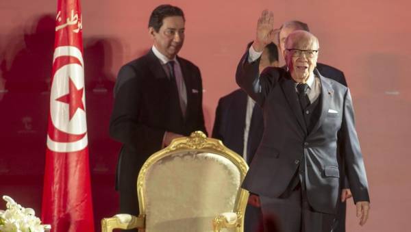 نقل الرئيس التونسي الى المستشفى والبرلمان يعقد جلسة طائة