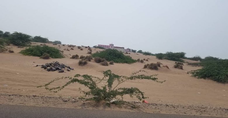 الحوثيون يستهدفون مواقع القوات المشتركة بمديرية الدريهمي