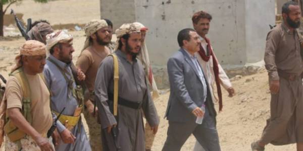 حجة.. المحافظ “السنيني” يشيد بالروح القتالية العالية لمنتسبي الجيش الوطني في محور حرض