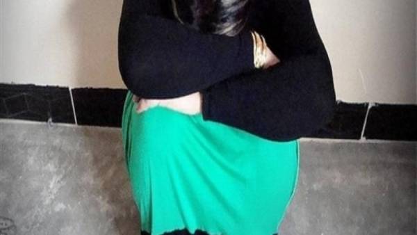 مصر: الطب الشرعي أكد إنها “عذراء”.. الفتاة قاتلة الموظف السبعيني أمام النيابة: هددني بفيديوهات إباحية