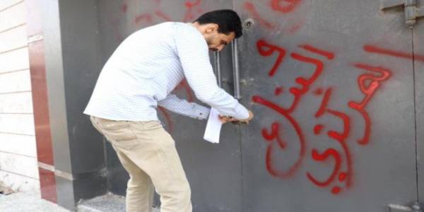 بسبب تعلاعبها باسعار الصرف.. البنك المركزي بعدن يغلق عدد من محلات الصرافة