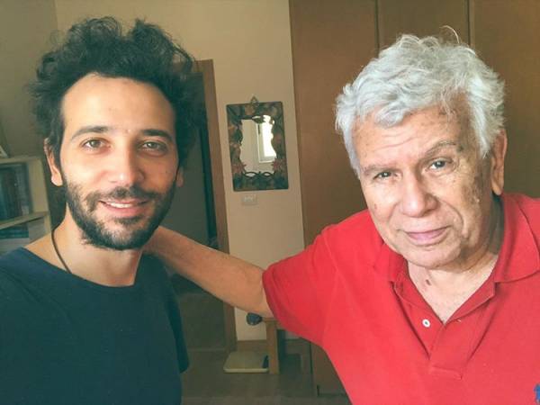 الفنان المصري كريم قاسم يعلن انتصاره على فيروس كورونا “صورة”