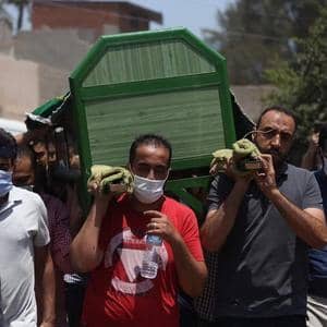 المصريون يودعون طبيب الغلابة ” محمد مشالي ” الى مثواه الاخير “صور “