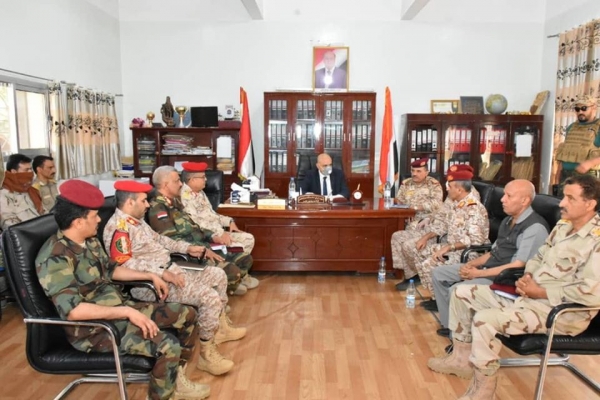 تعز.. قائد اللواء 35 مدرع “المعين” يتسلم مهام عمله كقائد للواء بحضور محافظ المحافظة
