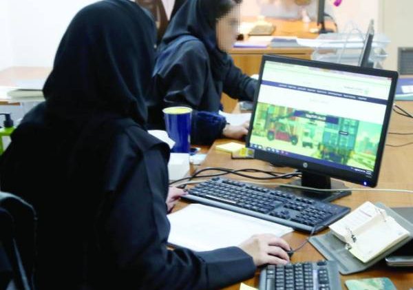 جدل في السعودية بسبب شركة سياحية تشترط خلع الحجاب لتوظيف النساء وبراتب 9500 ريال “صور”