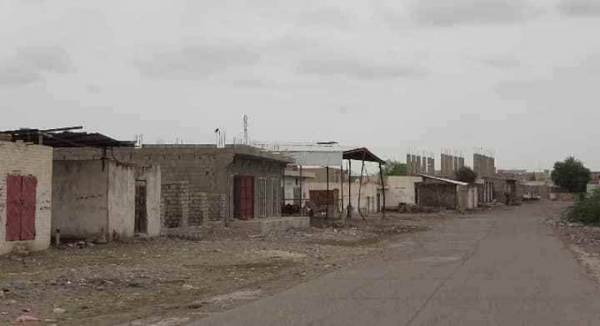 استشهاد مواطن واصابة اخر في قصف حوثي على قرية سكنية بالحديدة