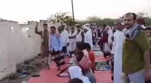 الحديدة.. مصلون يطردون إمام حوثي من أحد مصليات العيد في بيت الفقيه