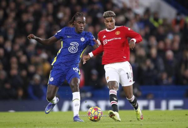 الدوري الانجليزي: مانشستر يونايتد يفرض التعادل مع تشيلسي .. والسيتي يهزم وست هام تحت الثلوج