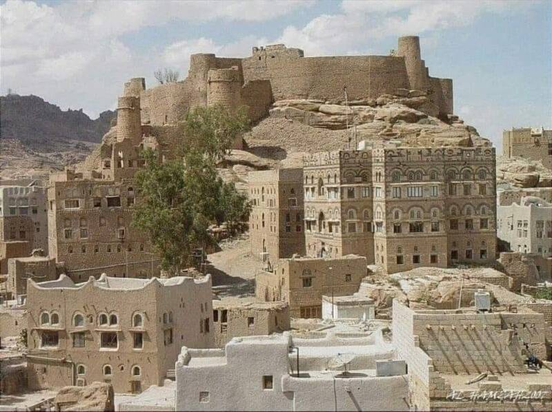 هطول الأمطار الغزيرة يهدد بانهيار مئات المباني التاريخية في اليمن