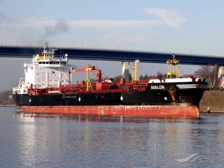 الحوثيون يعلنون استهداف سفينتين أمريكيتين في البحر الأحمر والمحيط الهندي