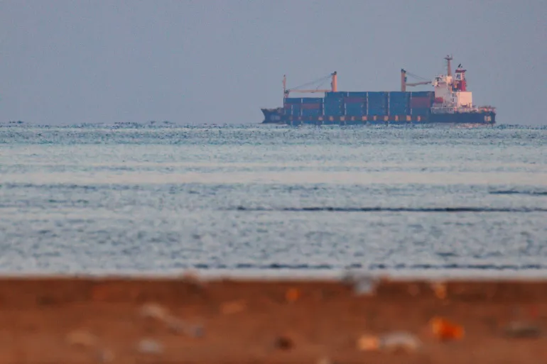 السعودية والإمارات تخططان لخطوة جديدة لدعم اليمن.. تفاصيل المنحة النفطية  المرتقبة