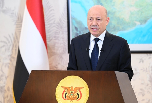 رئيس مجلس القيادة الرئاسي يصدر قراراً بإلغاء اتفاقية الدفاع المشترك مع الإمارات ومغادرة قواتها خلال 24 ساعة