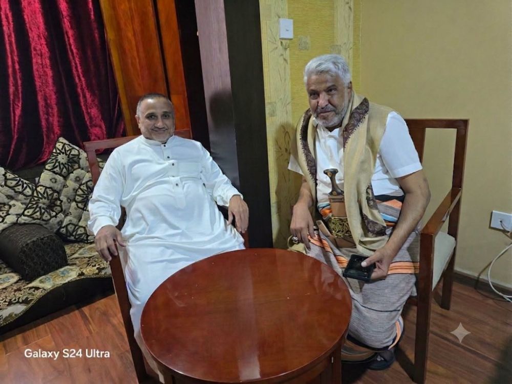 الشيخ عبدالرحمن مكرم يعود إلى صنعاء بعد شهرين من لقائه طارق صالح