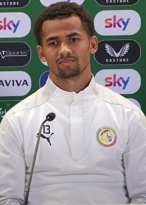 الهلال يبدأ مفاوضات أولية مع إيفرتون لضم السنغالي إيليمان نيدياي