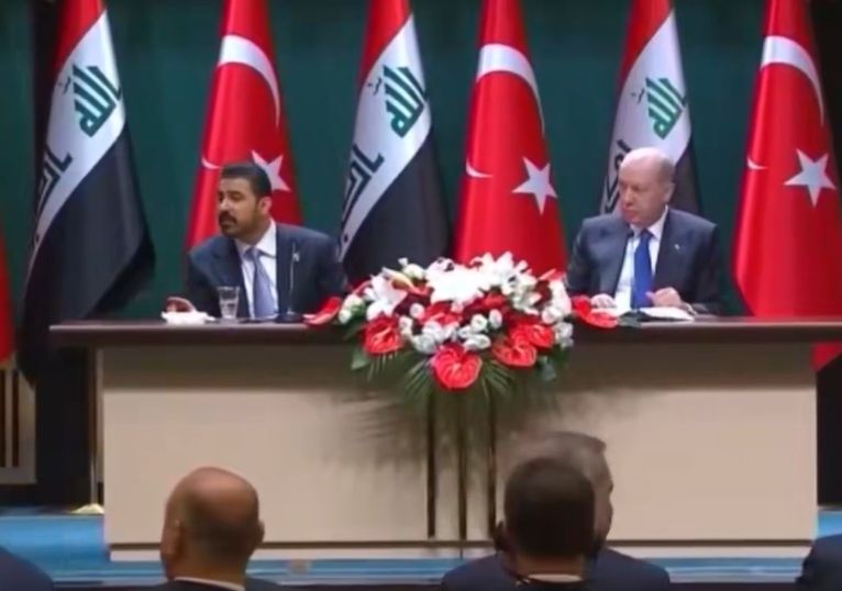فيديو.. وزير النقل العراقي يرفض التوقيع أمام أردوغان.. ماذا حدث في أنقرة؟