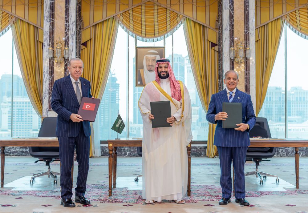 بعد توقيع أردوغان وشهباز شريف وولي العهد.. الشيخ عبدالرحمن السديس يعلق على اتفاقية مكة