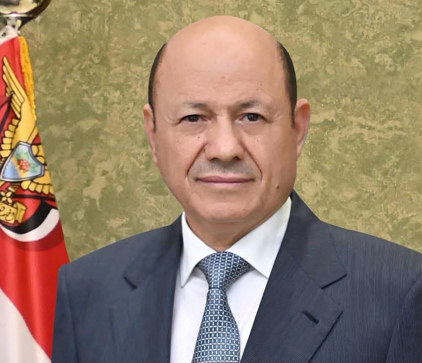 رشاد العليمي يؤكد أن استقرار البحر الأحمر يبدأ باستعادة الدولة اليمنية