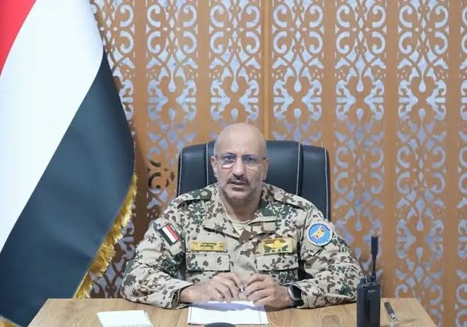 طارق صالح يظهر ميدانياً وينهي شائعات مقتله بوعيد للحوثيين بـ«معركة فاصلة»