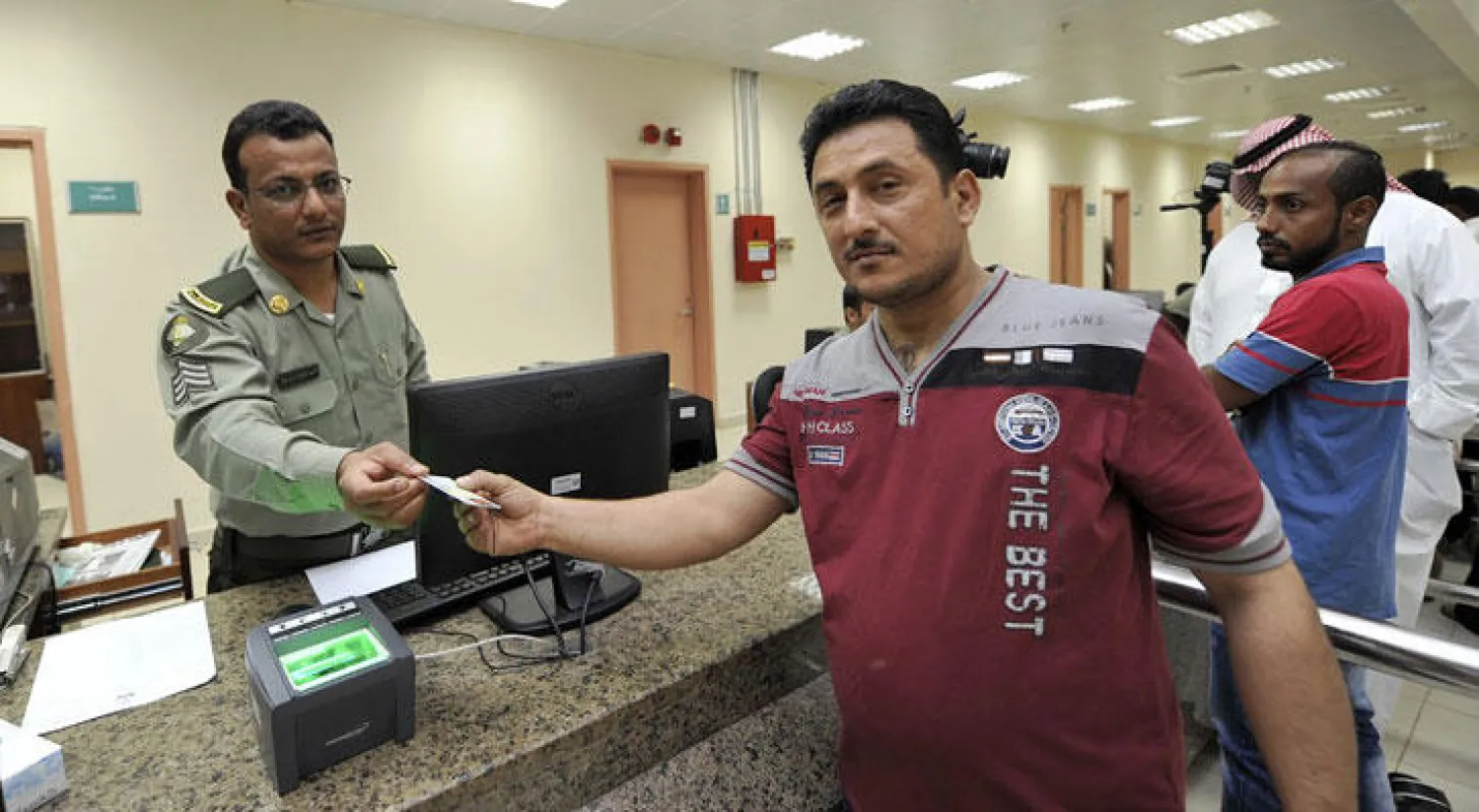 4 فئات فقط.. الجوازات تحدد رسميًا الفئات اليمنية المشمولة بتصحيح الأوضاع في السعودية