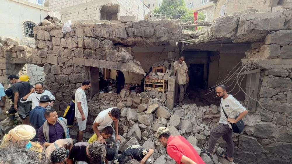 خلال تغطية صحفية في تعز.. خالد راجح يكتشف أن ضحايا القصف الحوثي هم أقارب زوجته